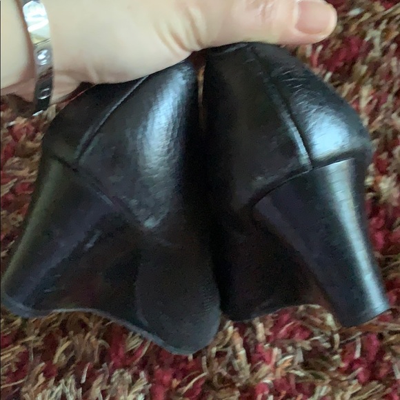 Tory Burch Wedge Shoes - Picture 3 of 6